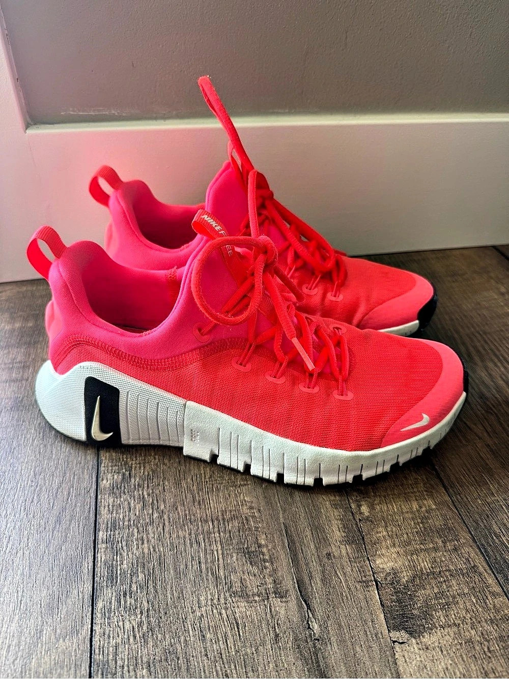 Nike Free Metcon 6 “hot punch” women’s size 8.5!